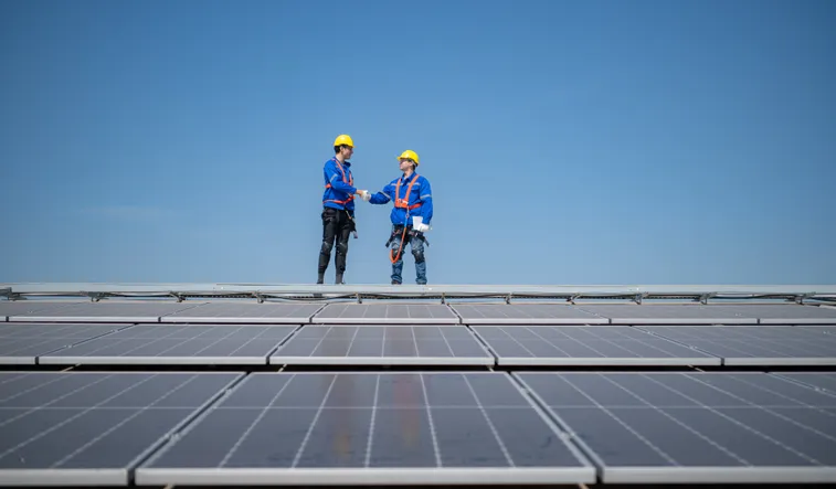 Power Ray brand film — solar construction crews at work